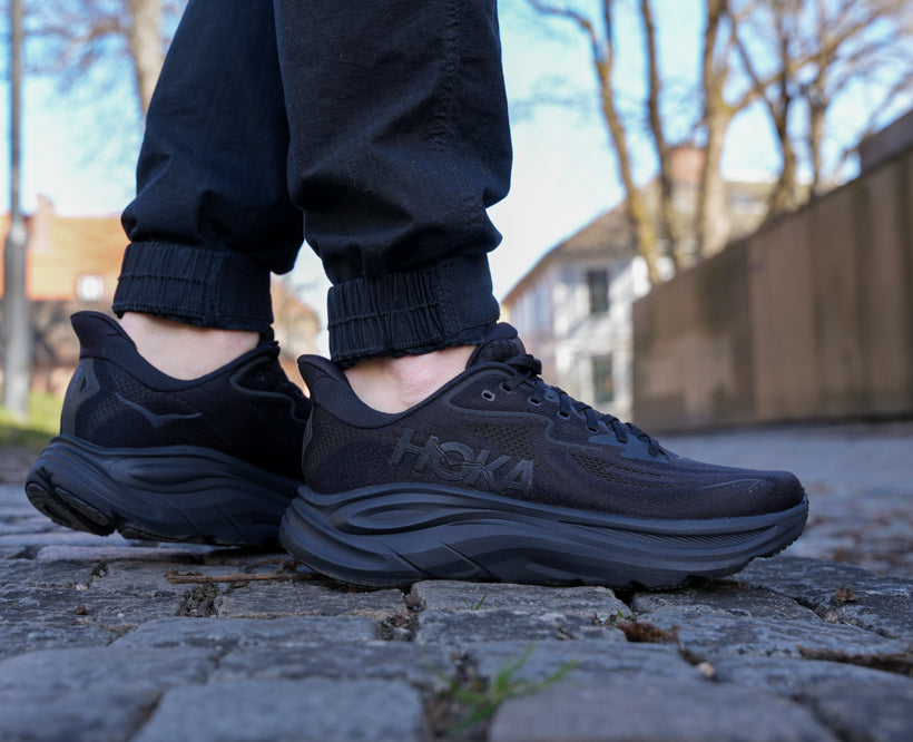 ドラゴン様 HOKA CLIFTON 10 Black 28cm