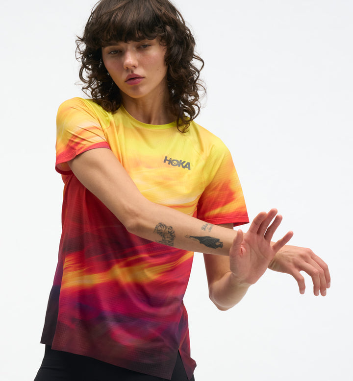 Hoka W RACE DAY SHORT SLEEVE TR PRT Hoka Citrus Prt