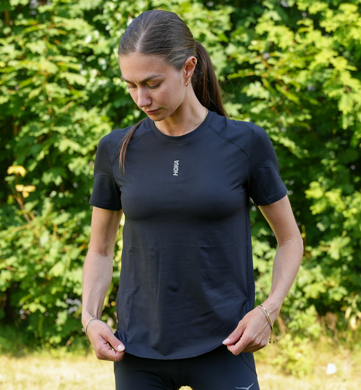 Hoka W EVERYRUN SHORT SLEEVE Black