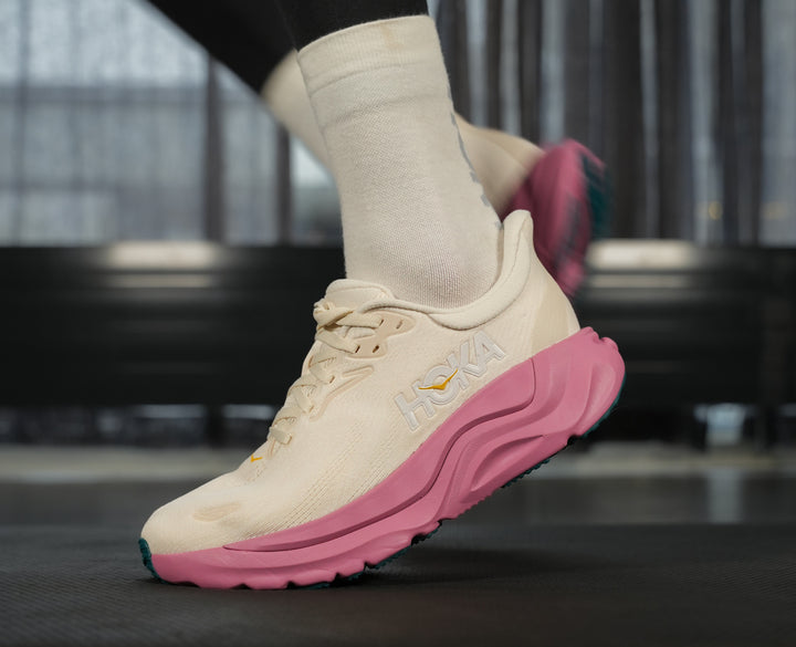 Hoka W ARAHI 8 WIDE Alabaster / Lingonberry