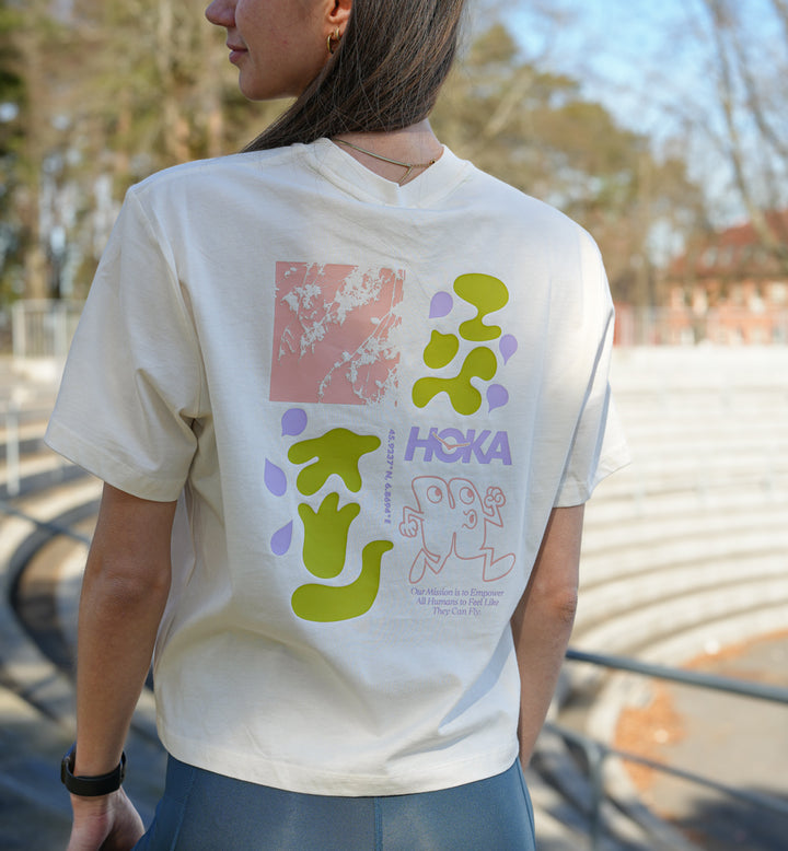 Hoka W HOKA COLLAGE GPX TEE Alabaster
