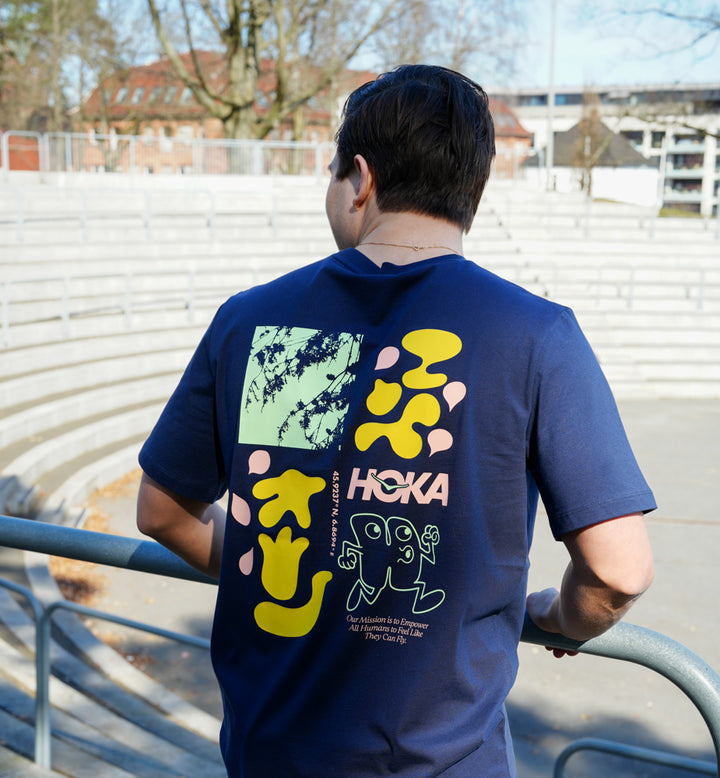 Hoka M HOKA COLLAGE GPX TEE Varsity Navy