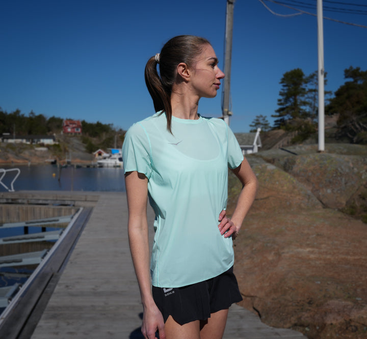 Hoka W AIROLITE RUN SHORT SLEEVE Cloudless