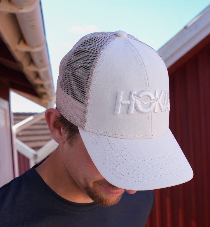 Hoka U HOKA CORE LOGO TRUCKER Alabaster