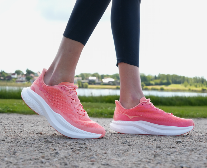 Hoka W MACH 6 LA Guava / White