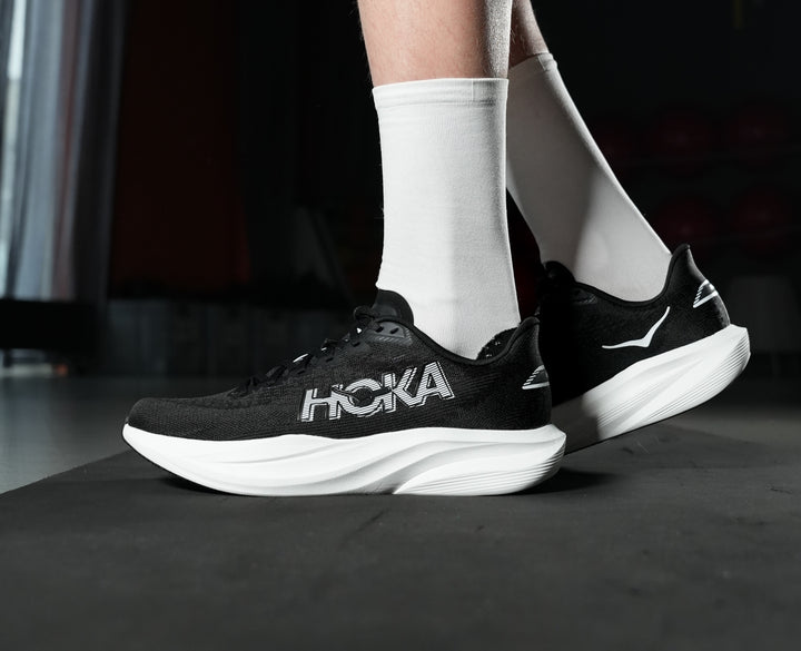 Hoka M MACH 7 Black / White