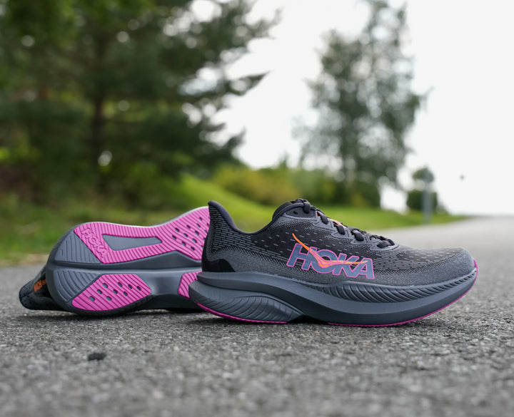 Hoka W MACH 6 Black / Fuchsia