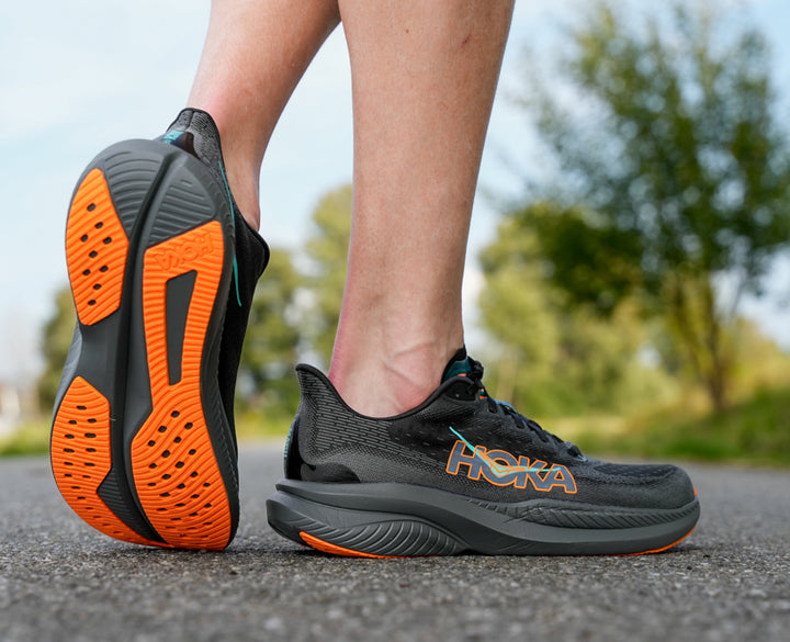 Hoka M MACH 6 Black / Electric Tangerine