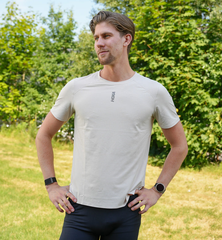 Hoka M EVERYRUN SHORT SLEEVE River Rock Grey